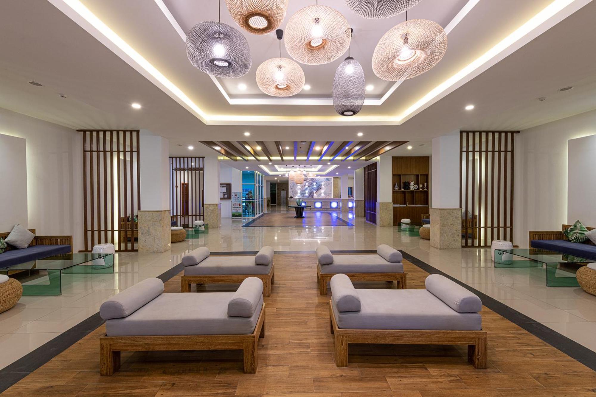 Blue Beach Grand Resort And Spa Rawai Экстерьер фото